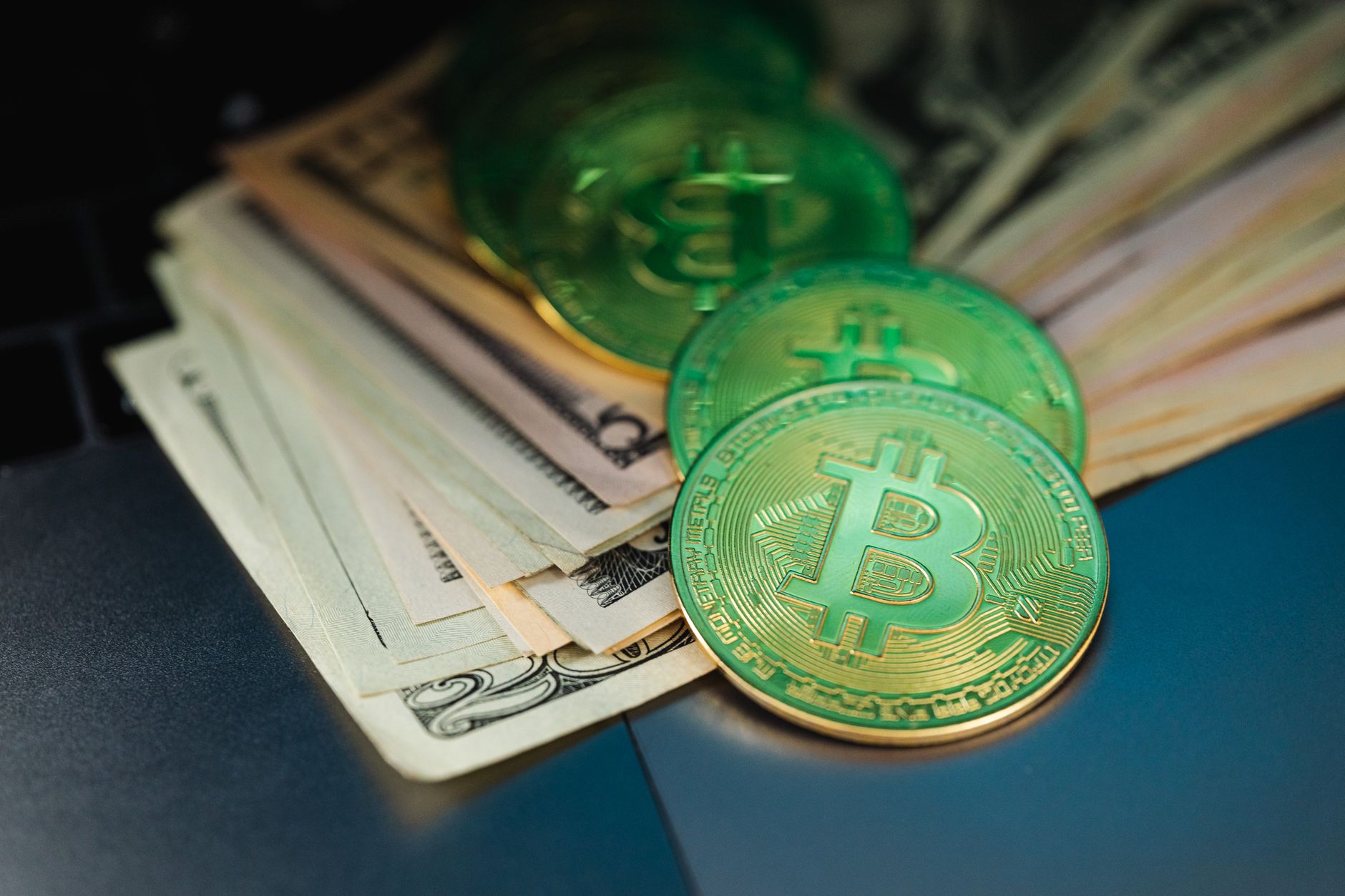 US Spot Bitcoin ETFs Face Worst Net Outflows of $450M